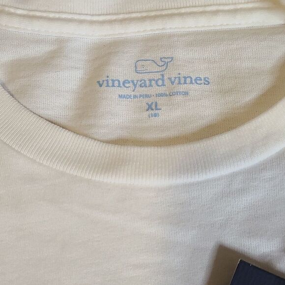 Vineyard Vines White 2021 Happy New Year long-sleeved t-shirt with pocket - Picture 2 of 4